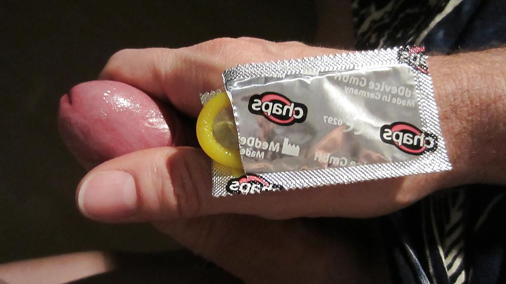 13P Banana condom