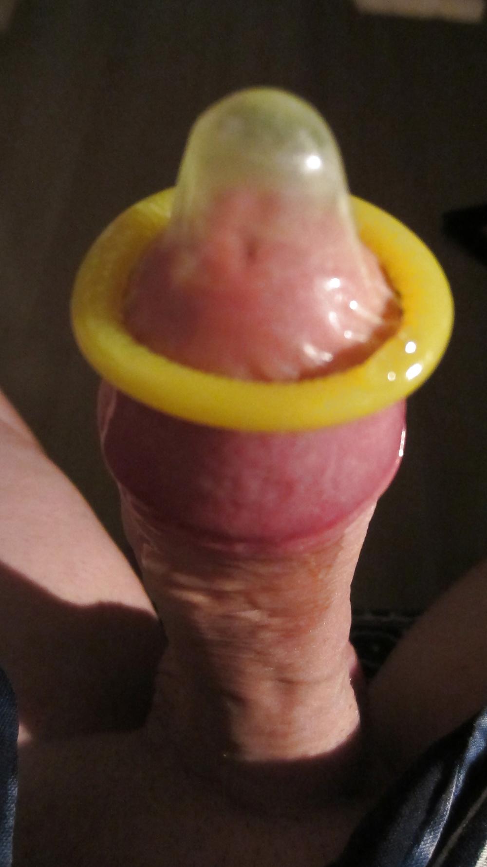 13P Banana condom