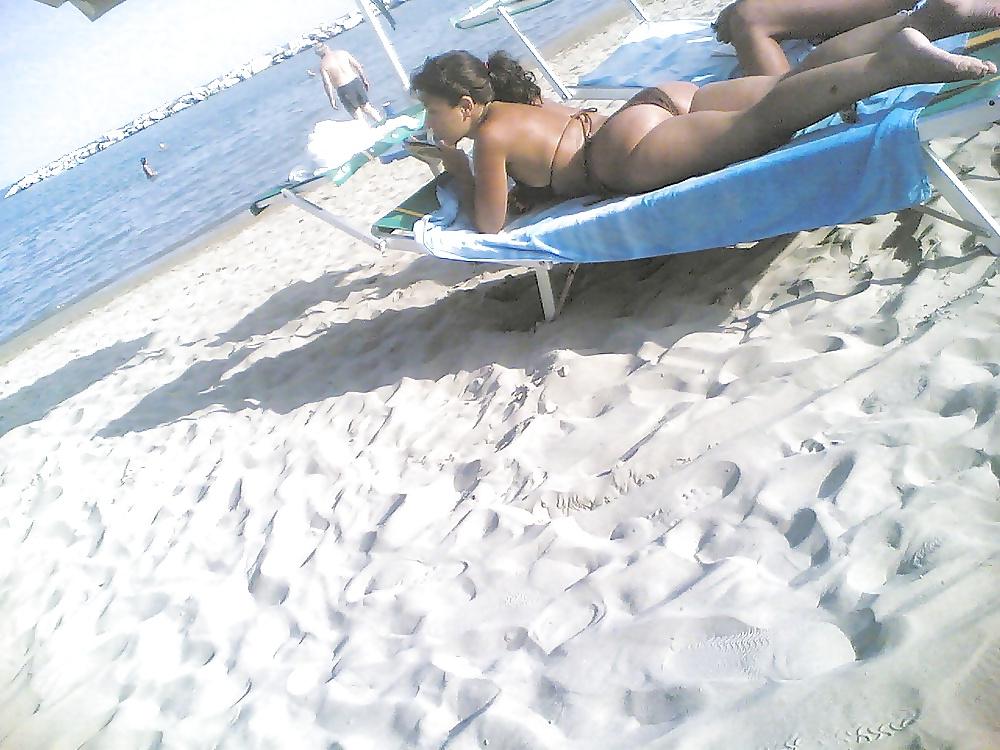 25P Italian big dam ass bikini 2014