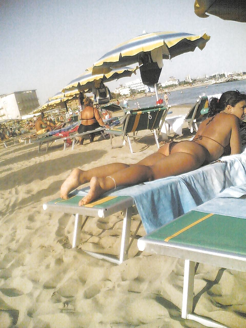 25P Italian big dam ass bikini 2014