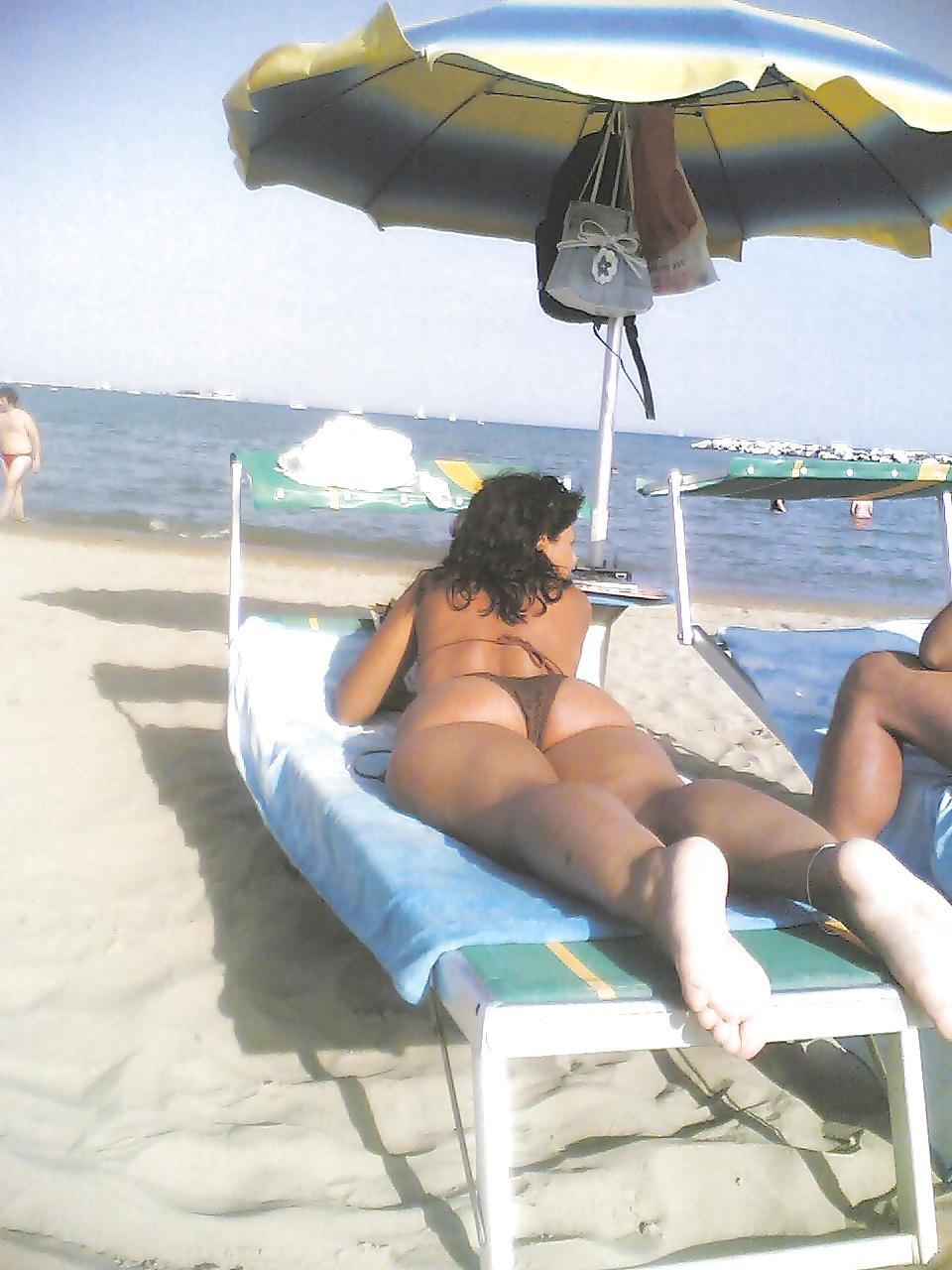 25P Italian big dam ass bikini 2014