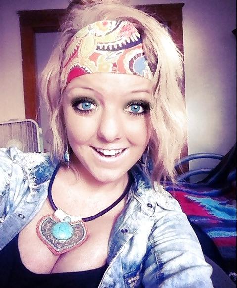 20P Cute teen Sydney strips for her boyfriend
