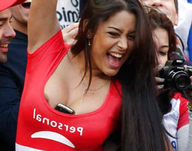 25P The Sexiest Football Fan 