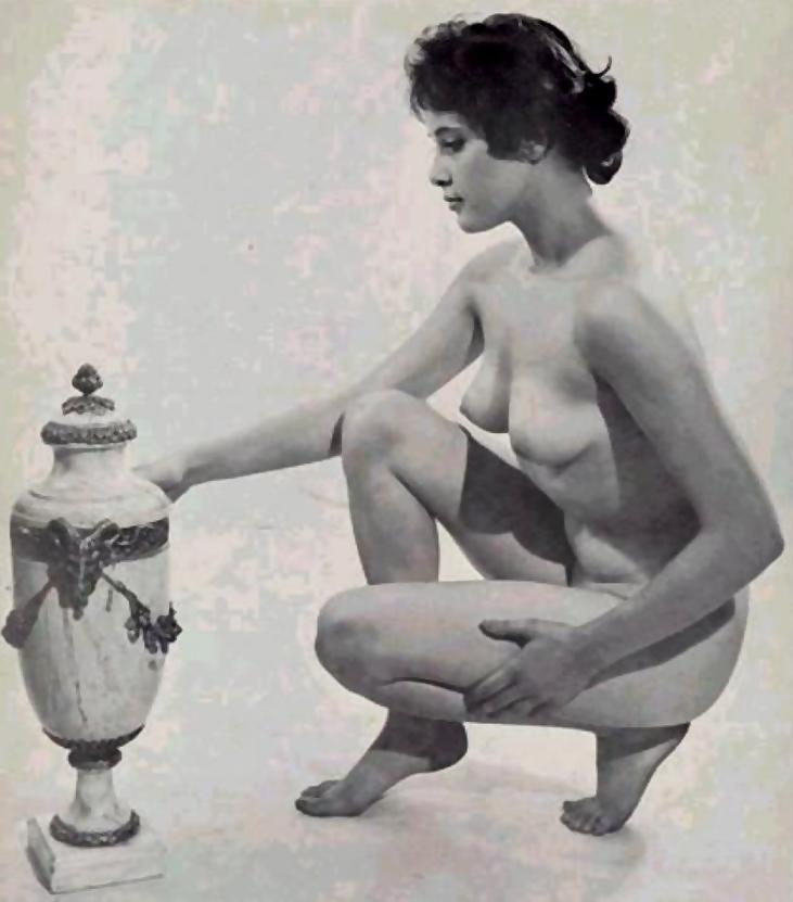 16P Vintage lady's & Pottery-num-001