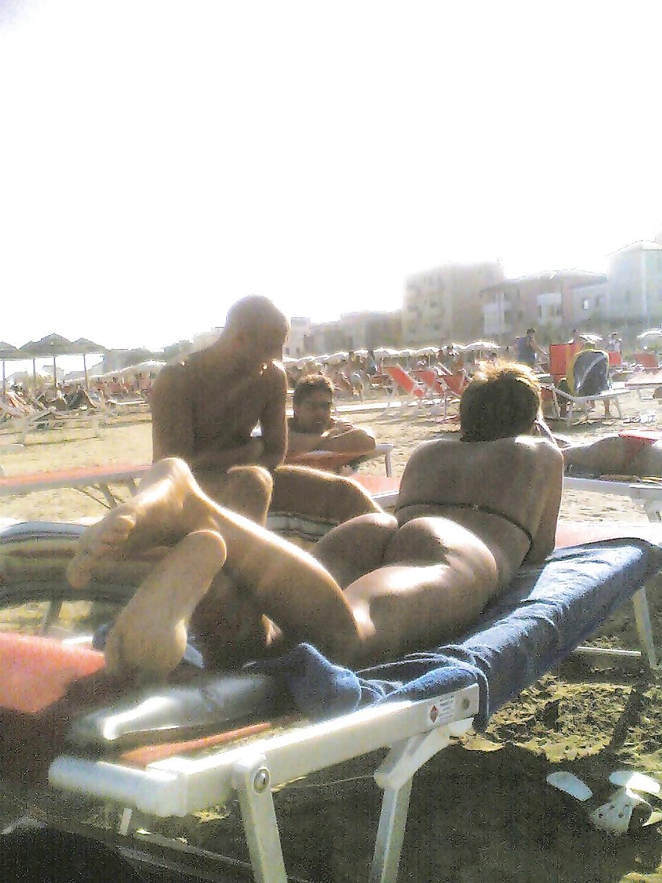 25P Italian big ass bikini 2014