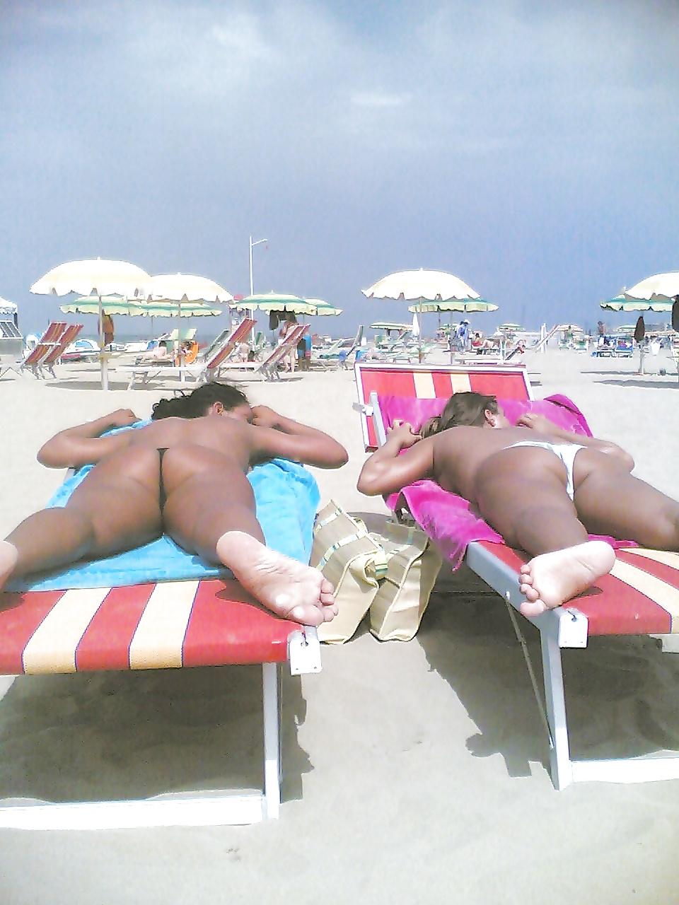 25P Italian big ass bikini 2014