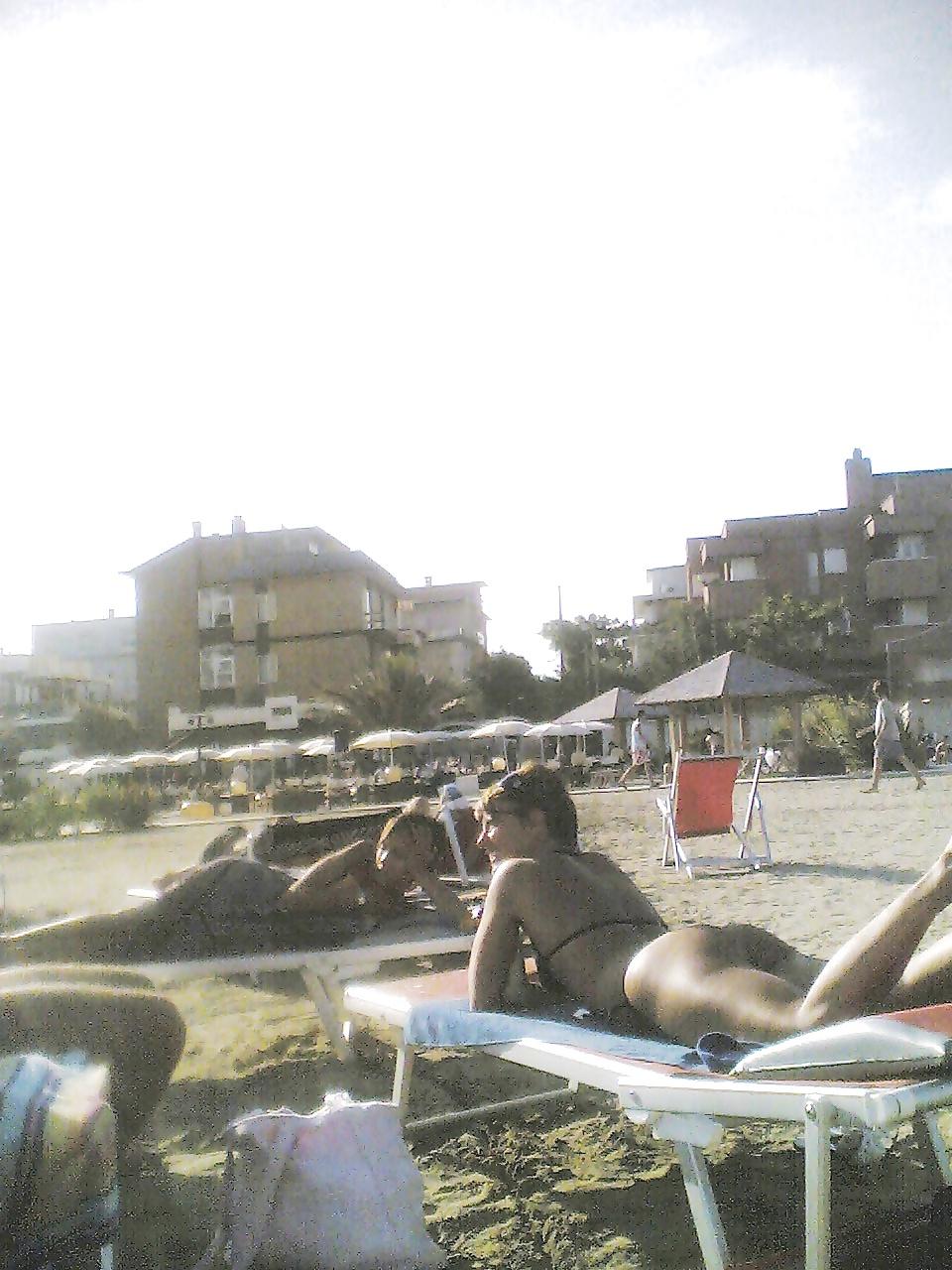 25P Italian big ass bikini 2014