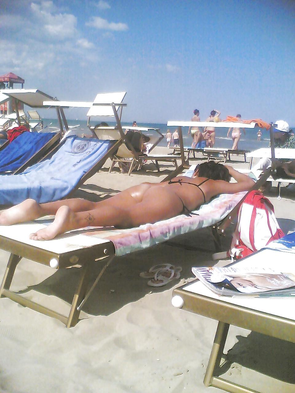 25P Italian big ass bikini 2014