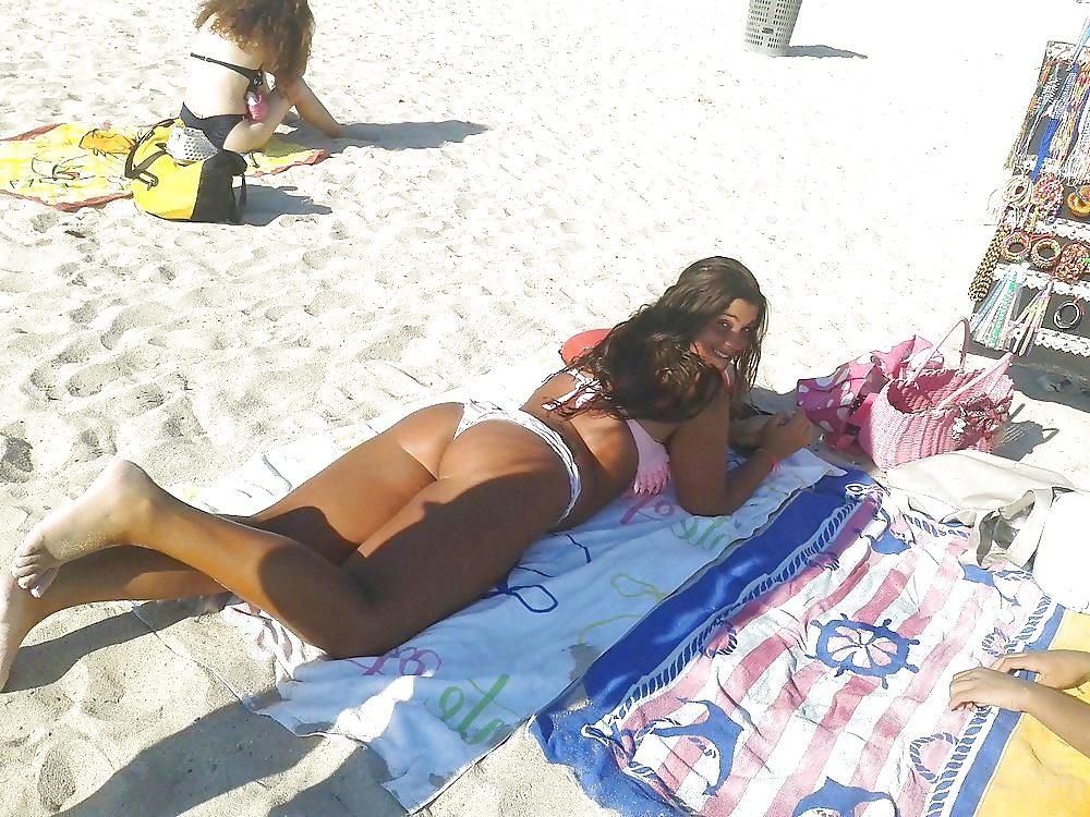 25P Italian big ass bikini 2014