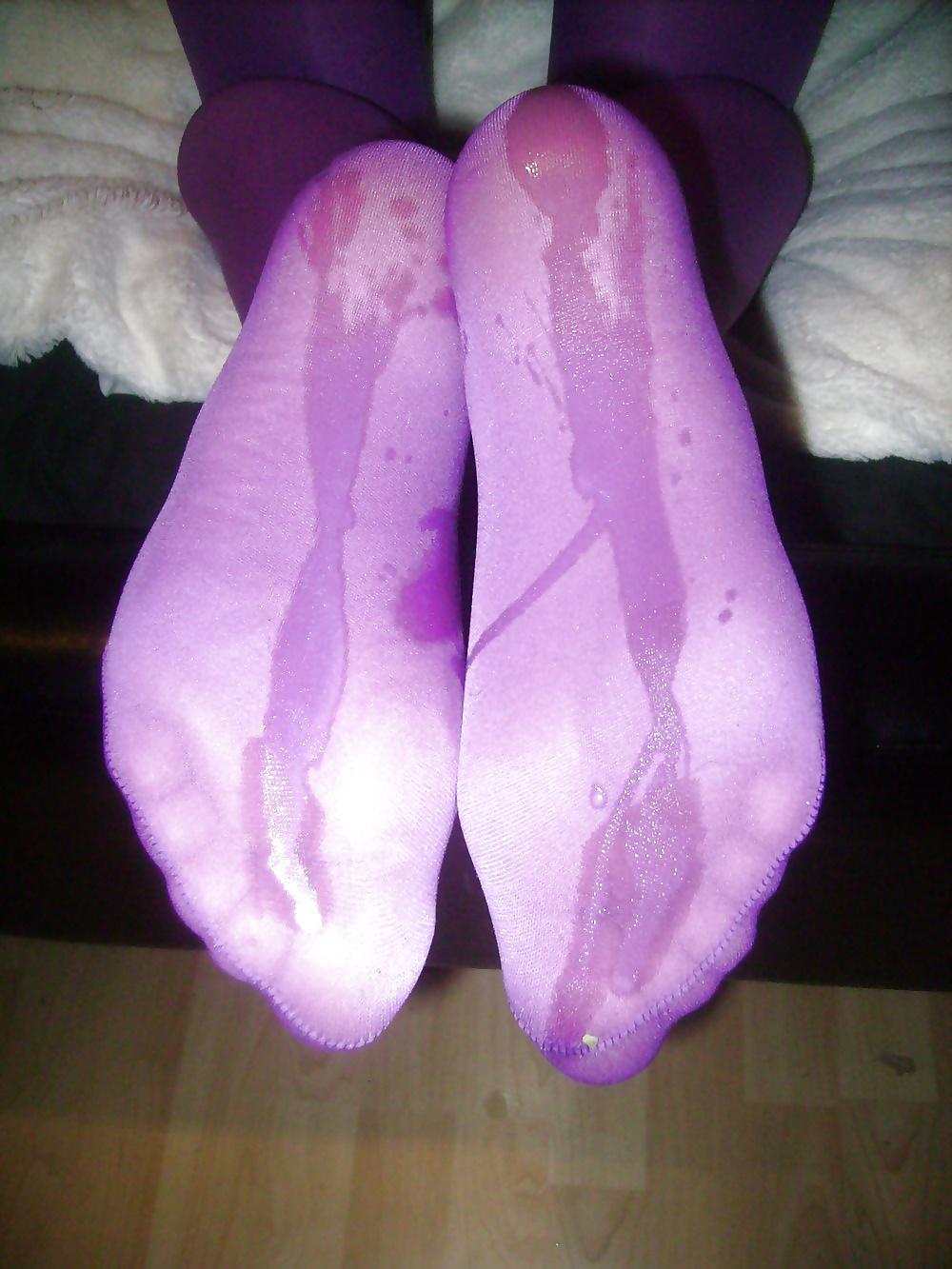 25P Sexy Feet Cum Covered