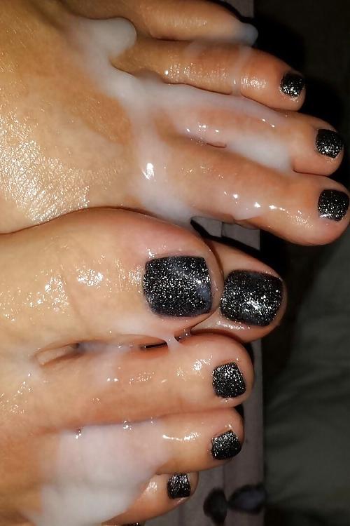 25P Sexy Feet Cum Covered