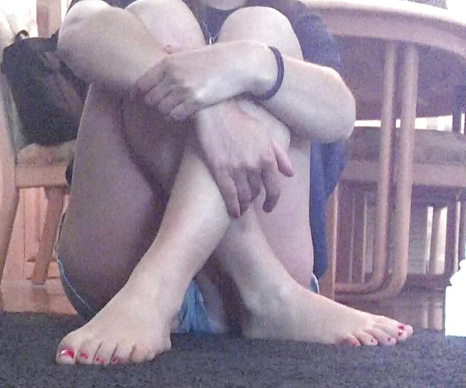 25P Sexy Feet Cum Covered