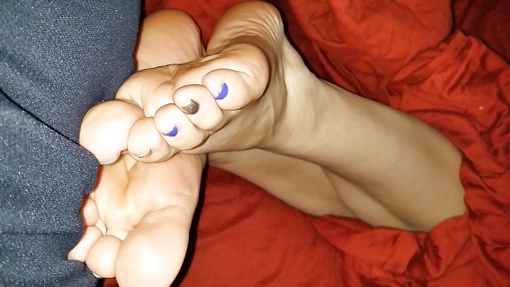 25P Sexy Feet Cum Covered