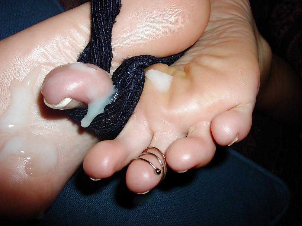 25P Sexy Feet Cum Covered