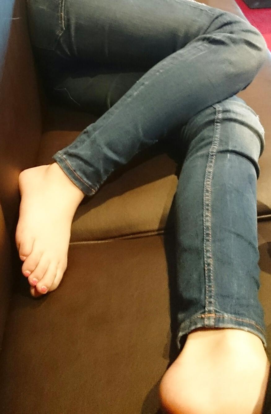 25P Sexy Feet Cum Covered
