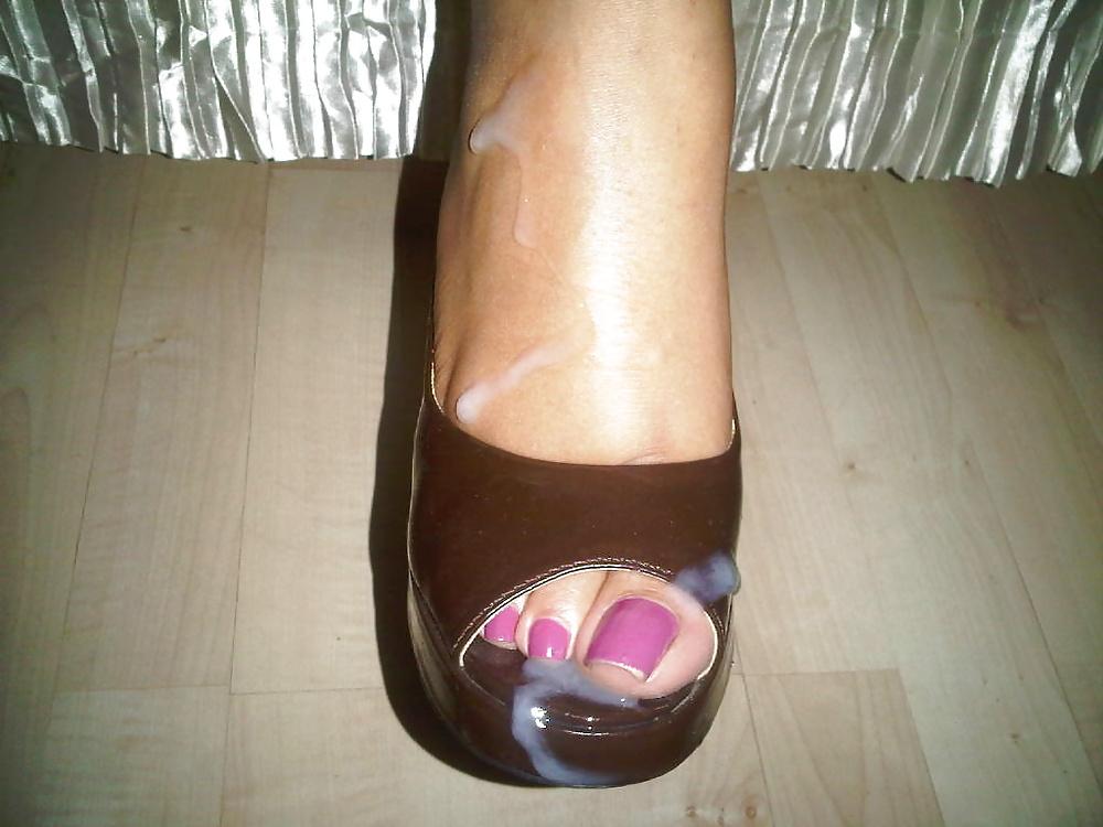 25P Cum On Feet And Heels 3