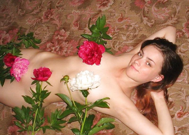 11P Sweet teen posing outdoor and indoor