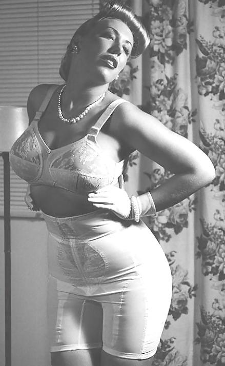 25P Mature ladies in girdles