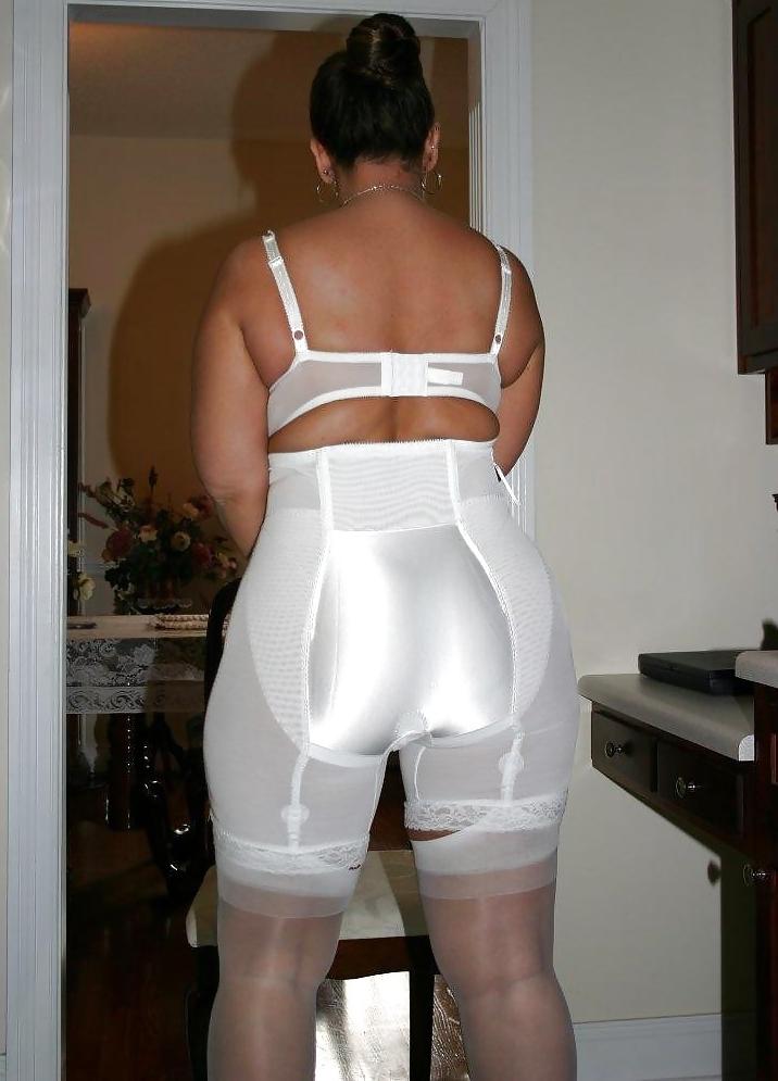25P Mature ladies in girdles