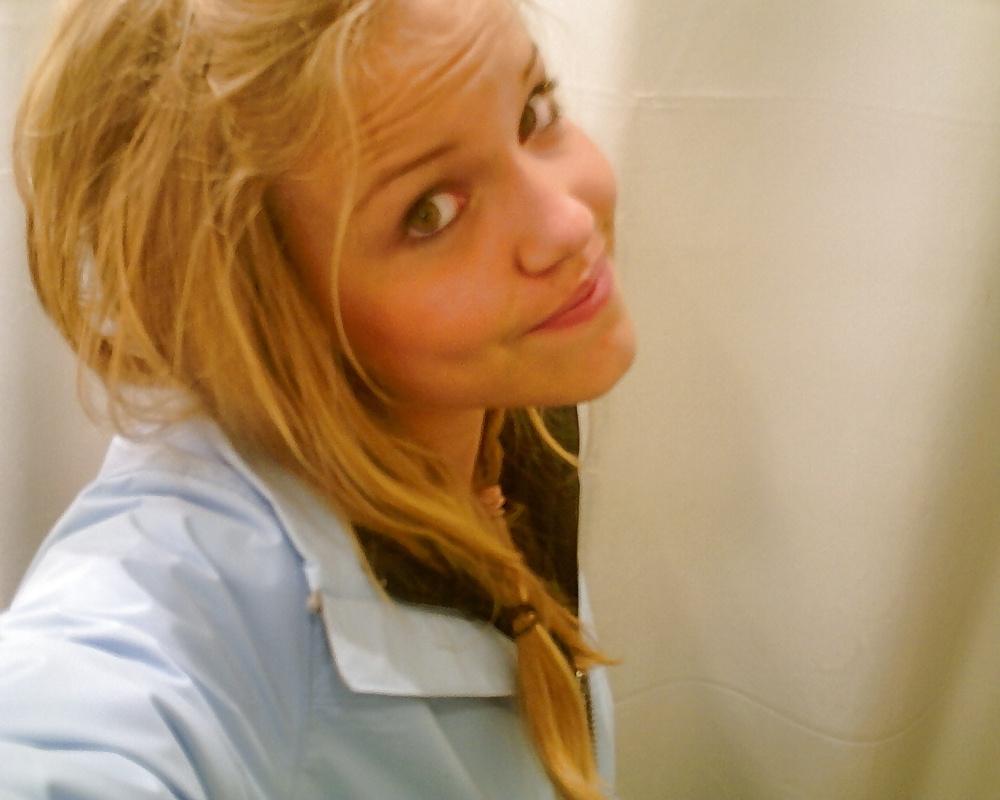 6P Swedish teen girl selfshot
