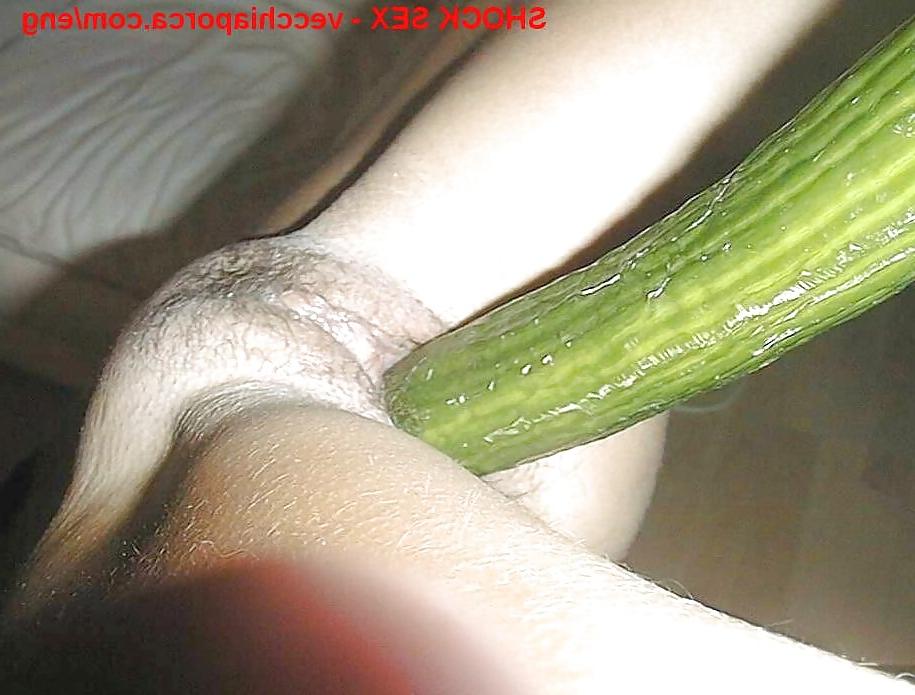 9P Women that likes to fill their holes with a cucumber