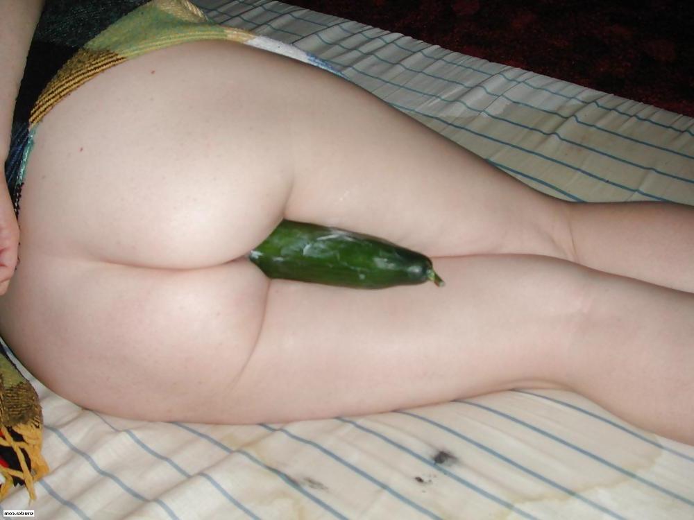 9P Women that likes to fill their holes with a cucumber