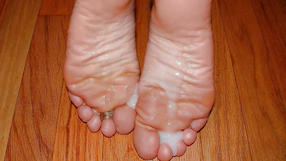 9P Cum covered feet