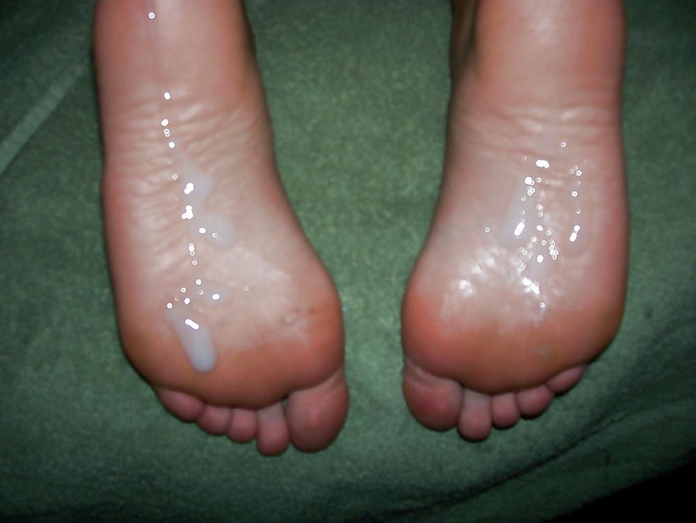 9P Cum covered feet