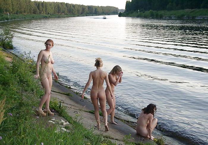 25P Groups Of Naked Women - Vol. 1