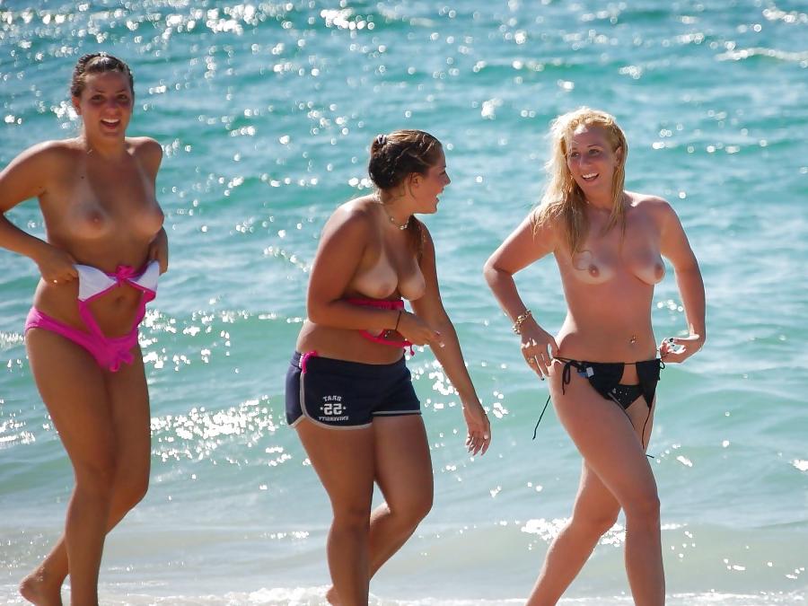 25P Groups Of Naked Women - Vol. 1