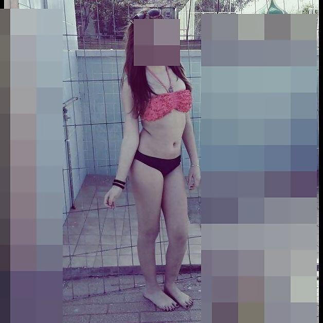 25P Ragazza  esibizionista