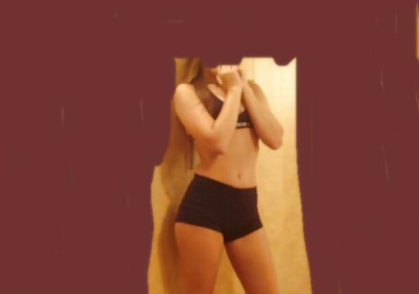 25P Ragazza  esibizionista