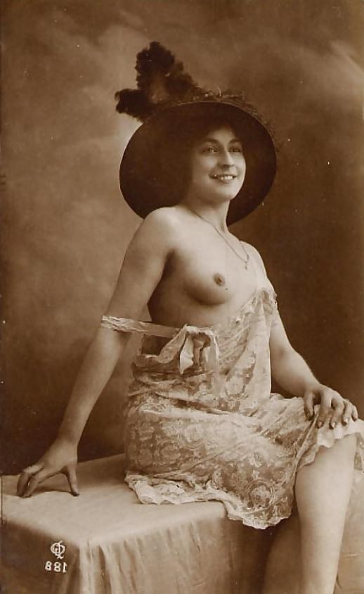 16P Vintage lady's &  Hats-num-001