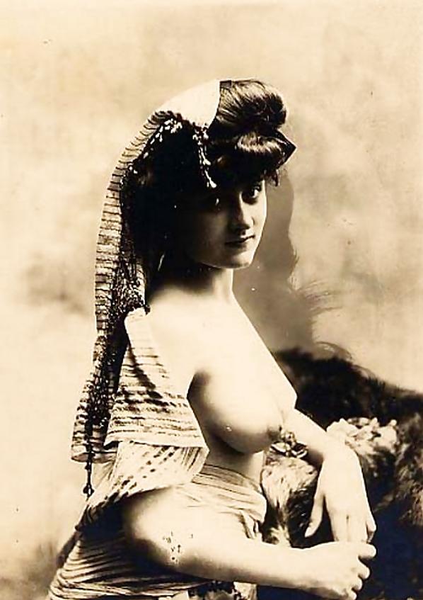 16P Vintage lady's &  Hats-num-001