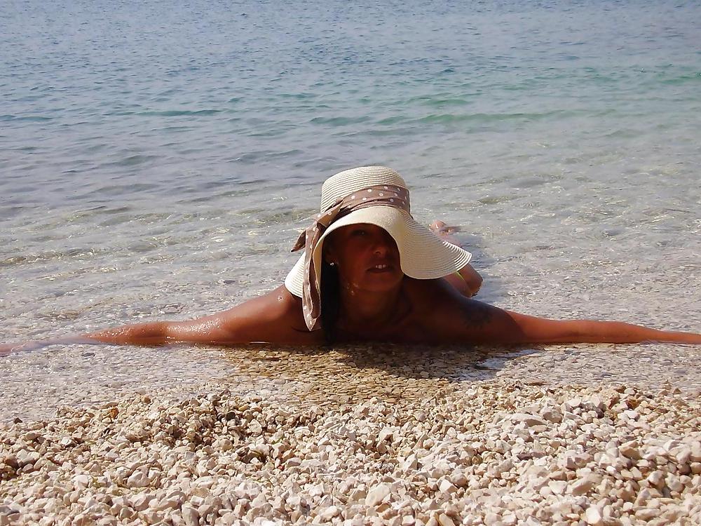 8P CROATIAN MILF