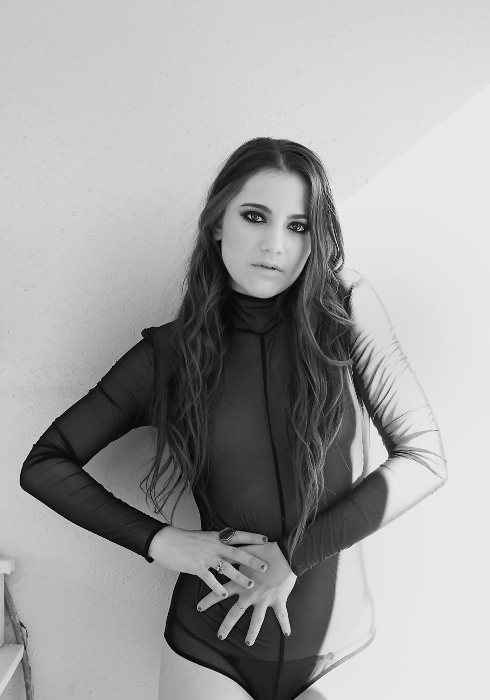 25P Alexa Nikolas