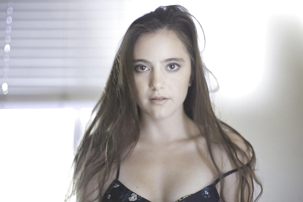 25P Alexa Nikolas