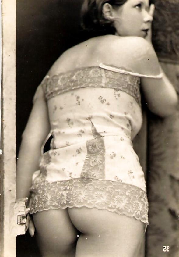 16P Vintage lady's &  Up-Skirt-num-001
