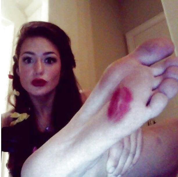 23P Messy girls feet
