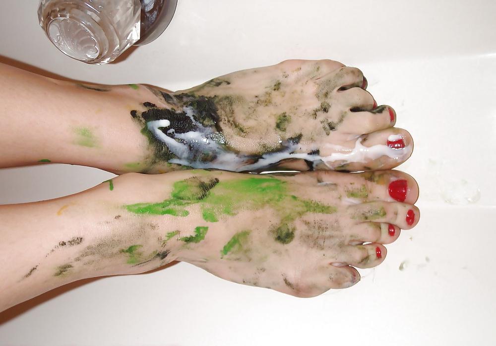 23P Messy girls feet