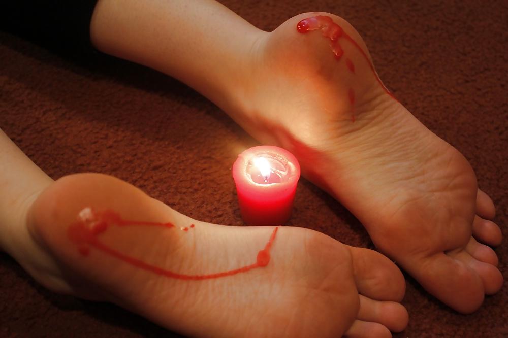 23P Messy girls feet