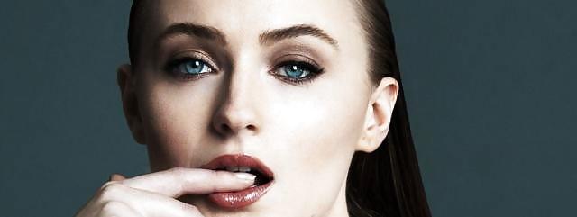 25P Sophie turner GOT