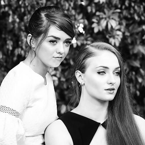 25P Sophie turner GOT