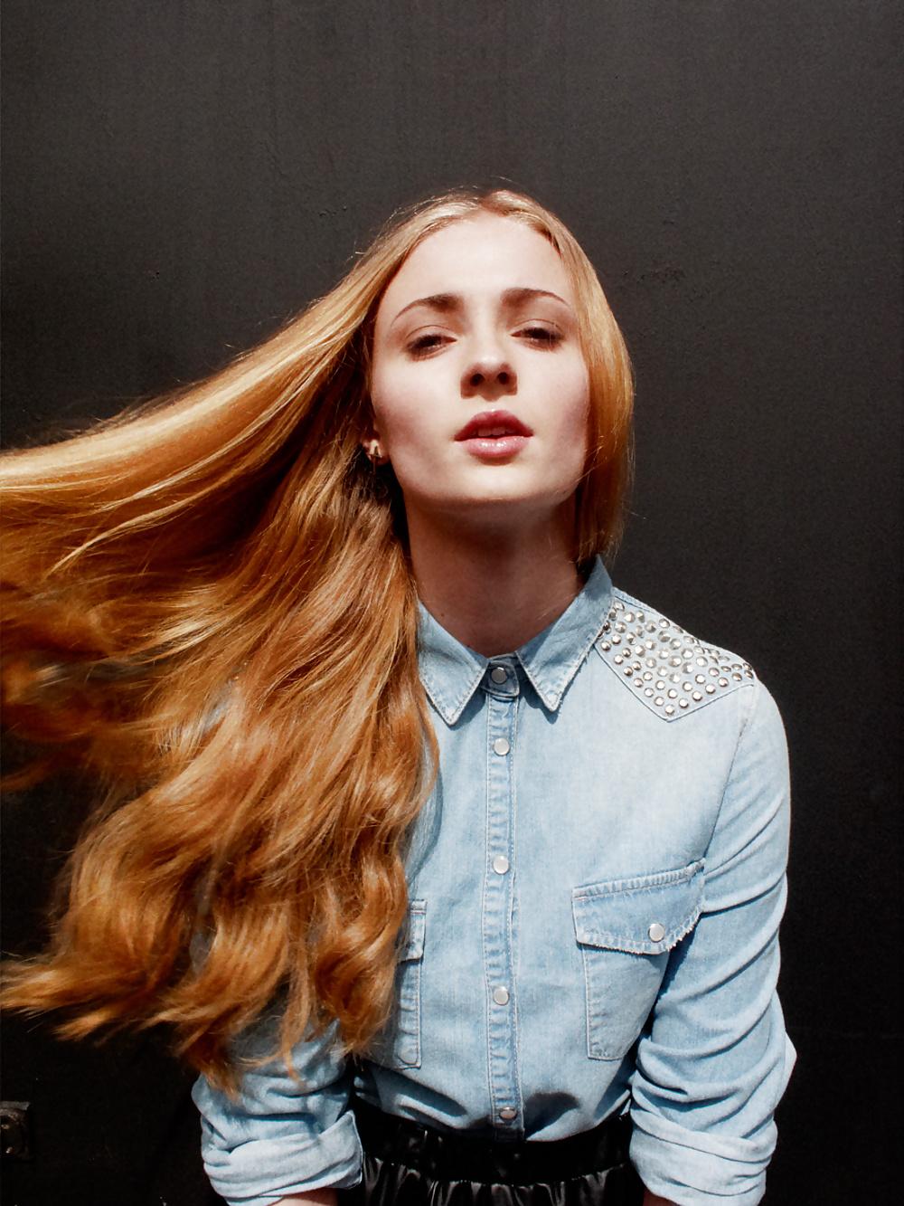 25P Sophie turner GOT