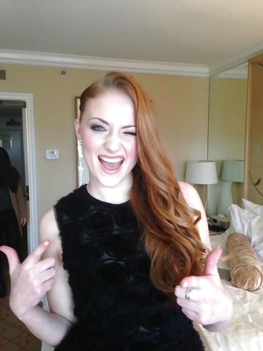 25P Sophie turner GOT