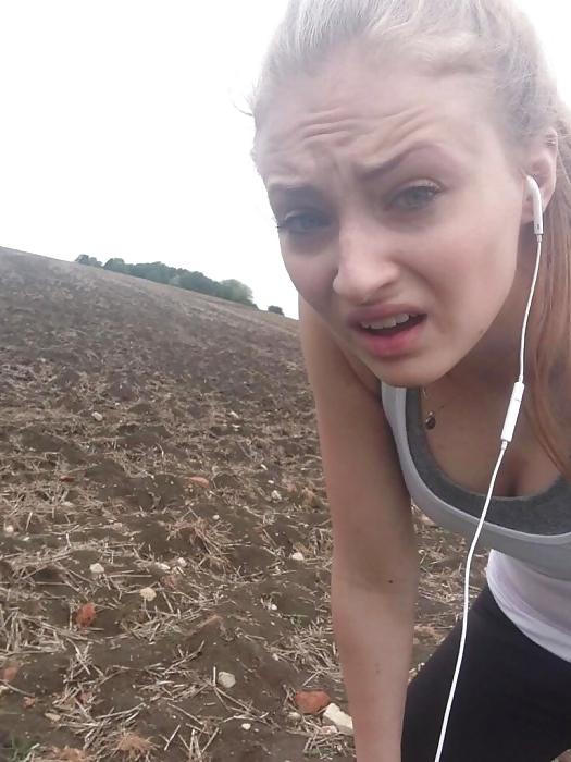 25P Sophie turner GOT