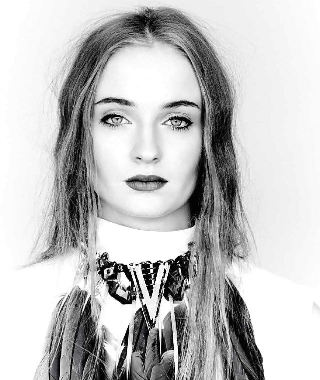 25P Sophie turner GOT