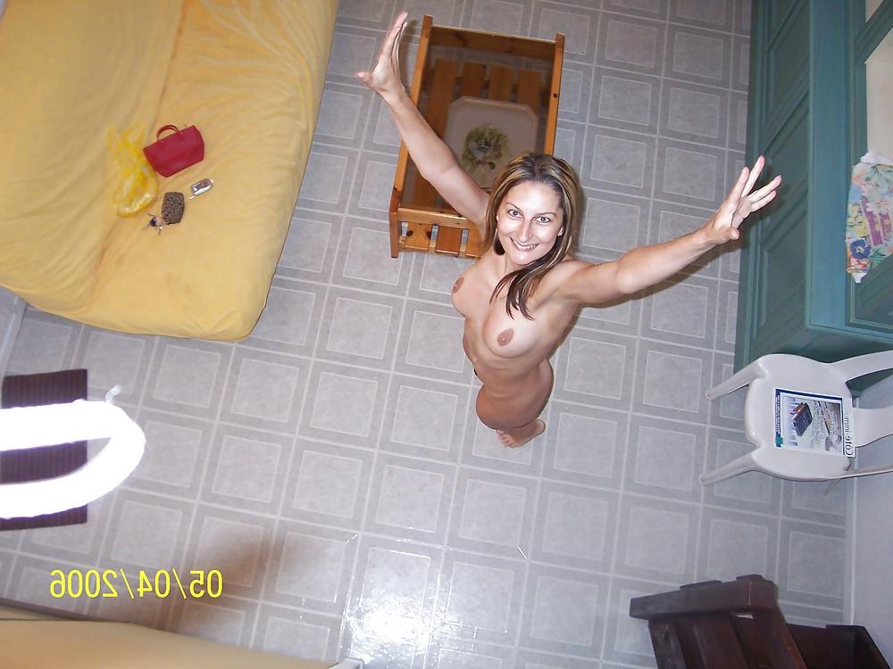 25P Blonde posing nude