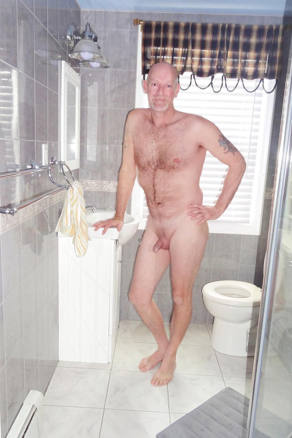 8P Exhibitionist who loves to be naked