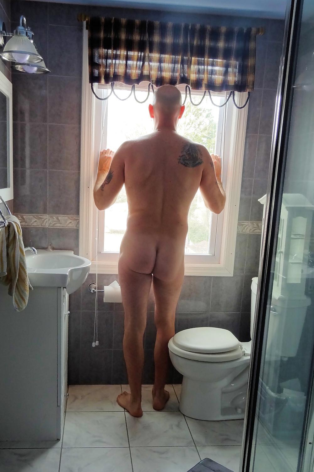 8P Exhibitionist who loves to be naked